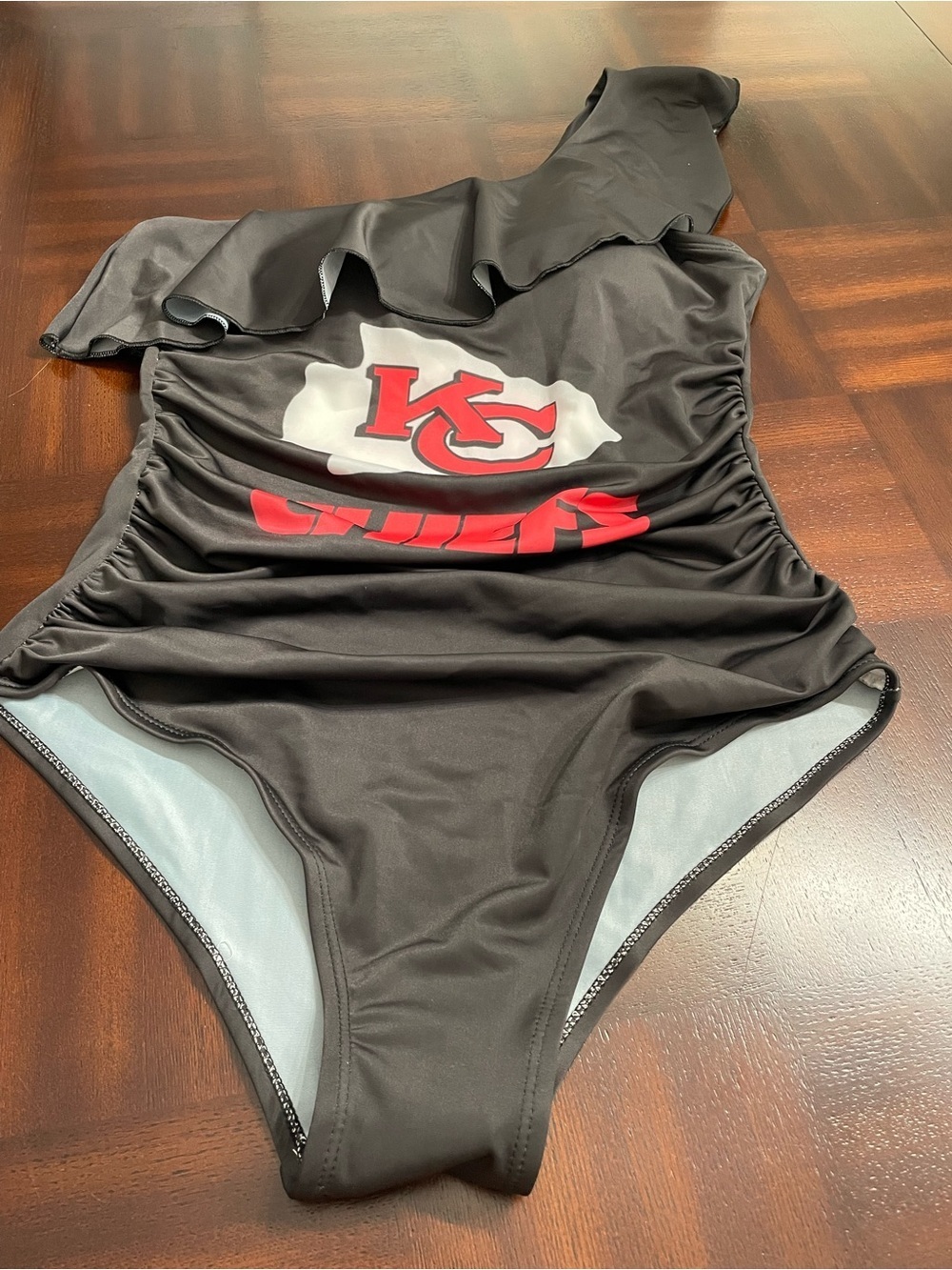 Kansas City Chiefs One-Shoulder , ruffled one piece Swimsuit black, red logo M